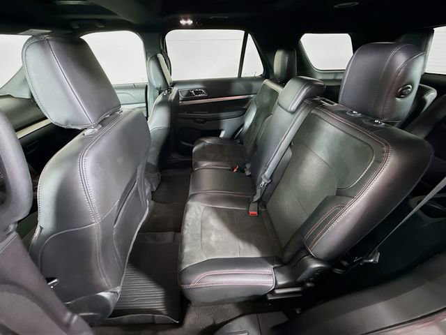 Used 2019 Ford Explorer XLT w/ XLT Sport Appearance Package AWD/4WD image 27