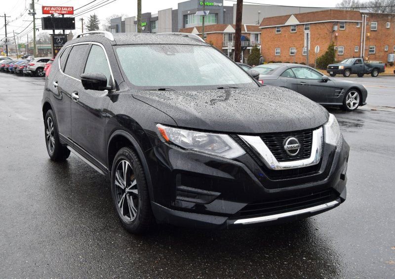 Used 2020 Nissan Rogue SV w/ Premium Package image 11
