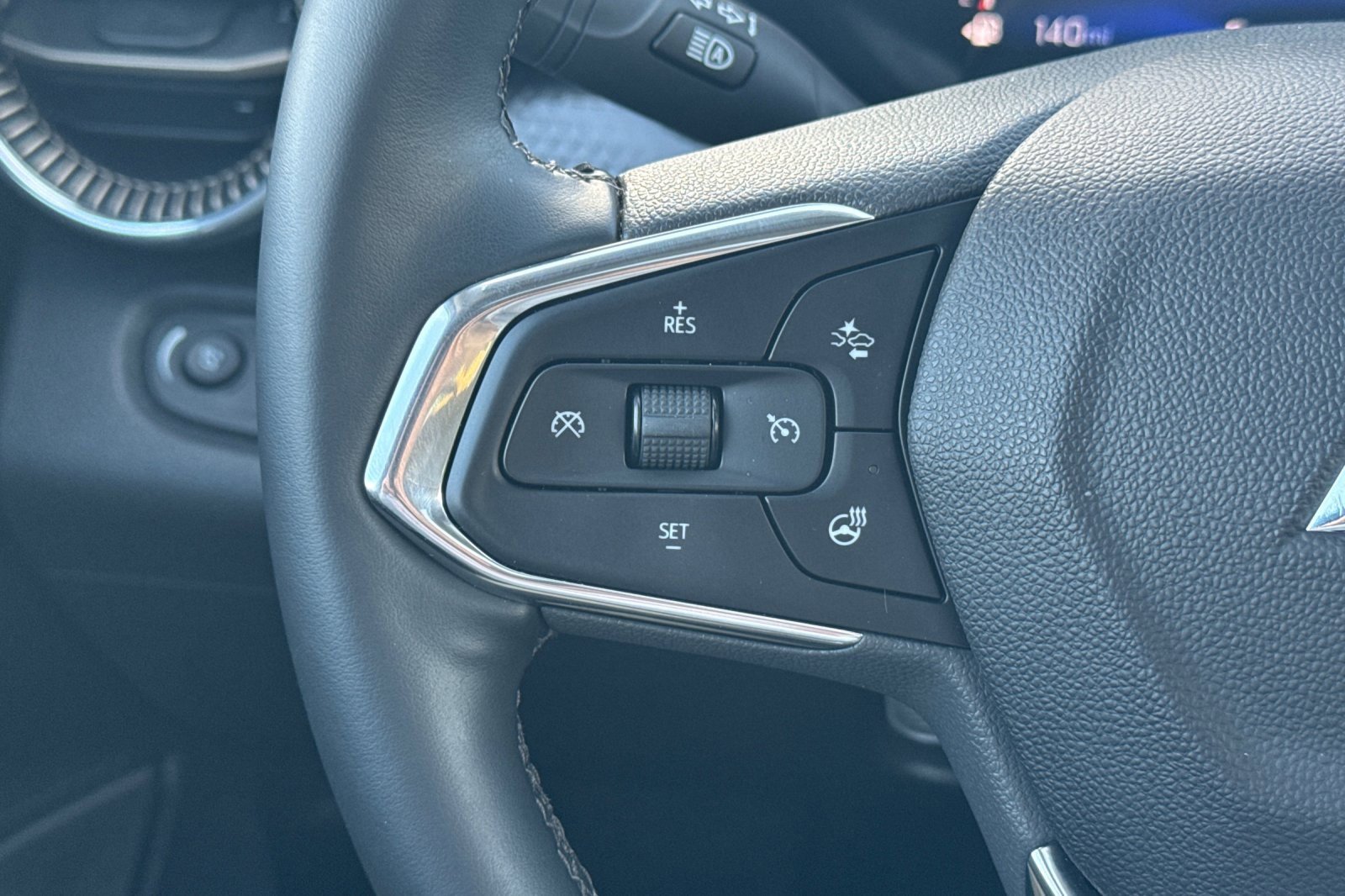 Used 2025 Chevrolet Trax ACTIV w/ Sunroof Package image 37