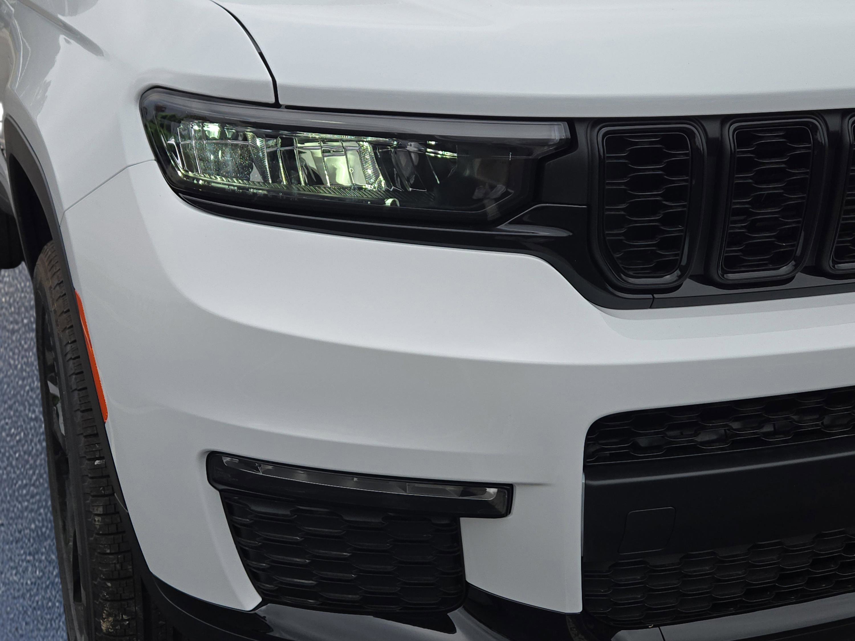 New 2025 Jeep Grand Cherokee L Limited w/ Black Appearance Package image 3