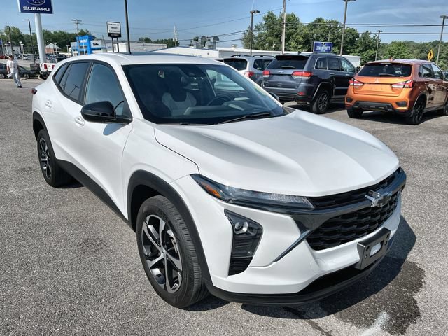 Used 2024 Chevrolet Trax RS w/ Sunroof Package FWD image 10