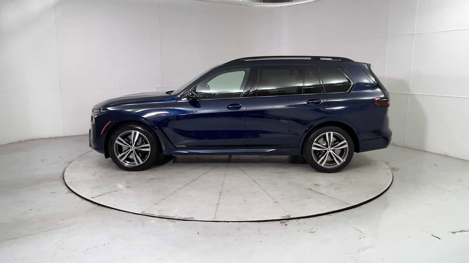 New 2026 BMW X7 M60i image 5