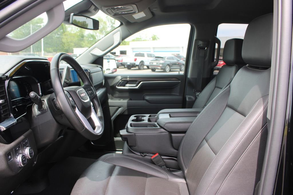 Used 2025 GMC Sierra 1500 SLT AWD/4WD image 19