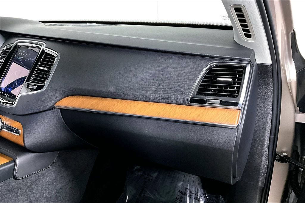 Used 2024 Volvo XC90 B6 Plus w/ Protection Package image 16