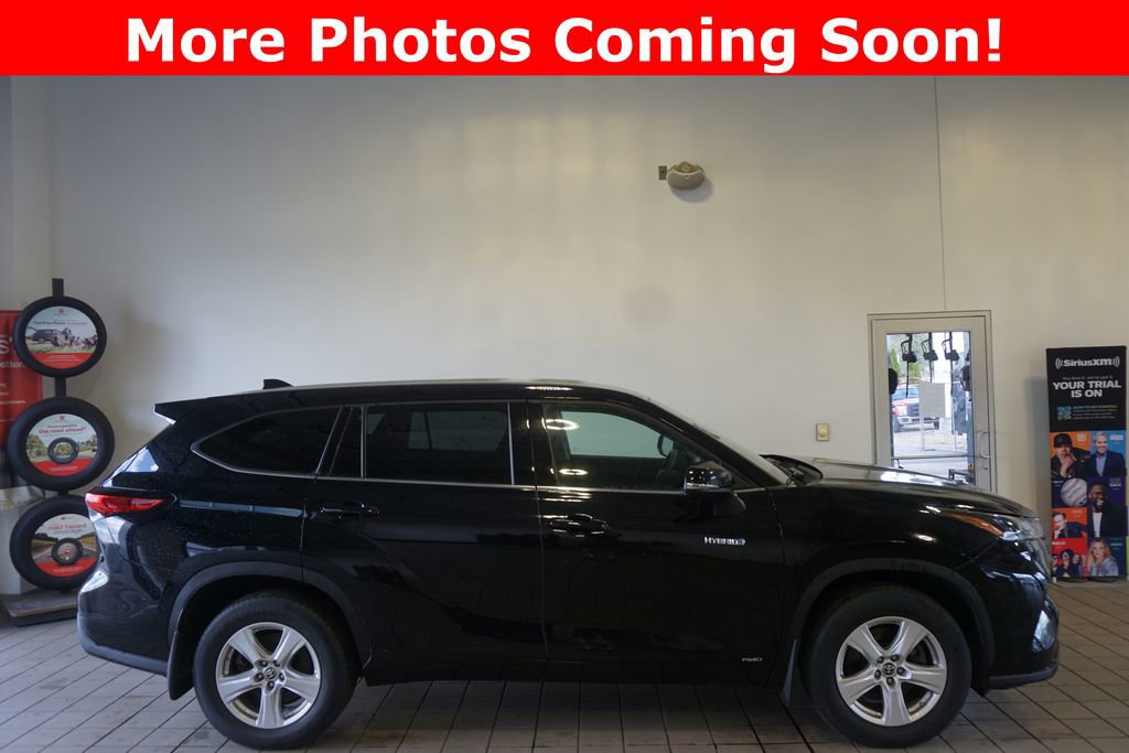 Used 2021 Toyota Highlander LE AWD/4WD image 2