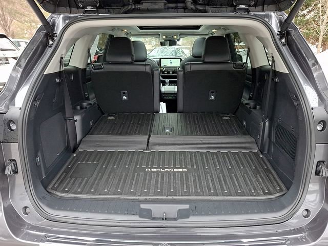 Used 2025 Toyota Highlander Platinum image 31