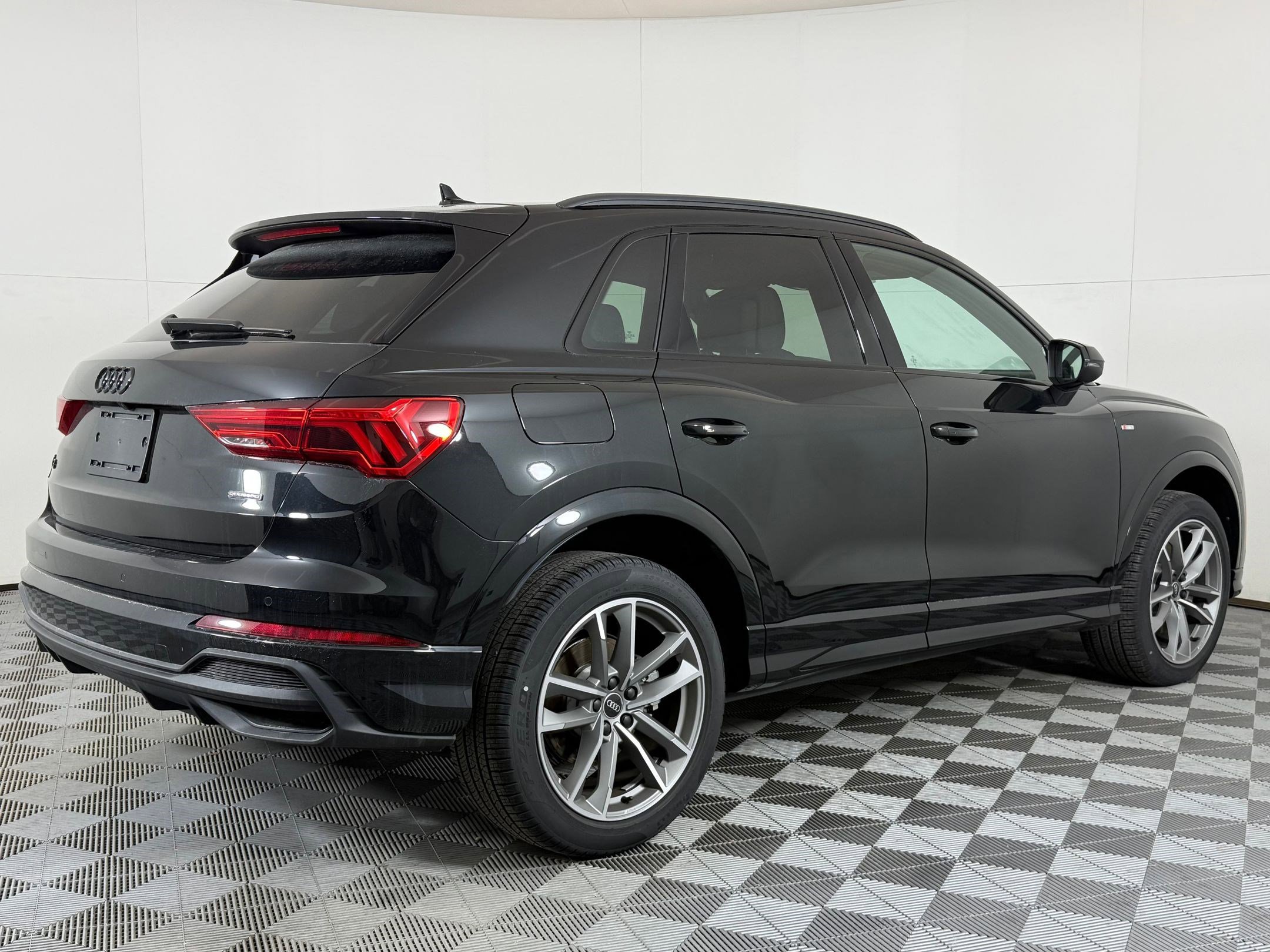 New 2025 Audi Q3 2.0T Premium image 9