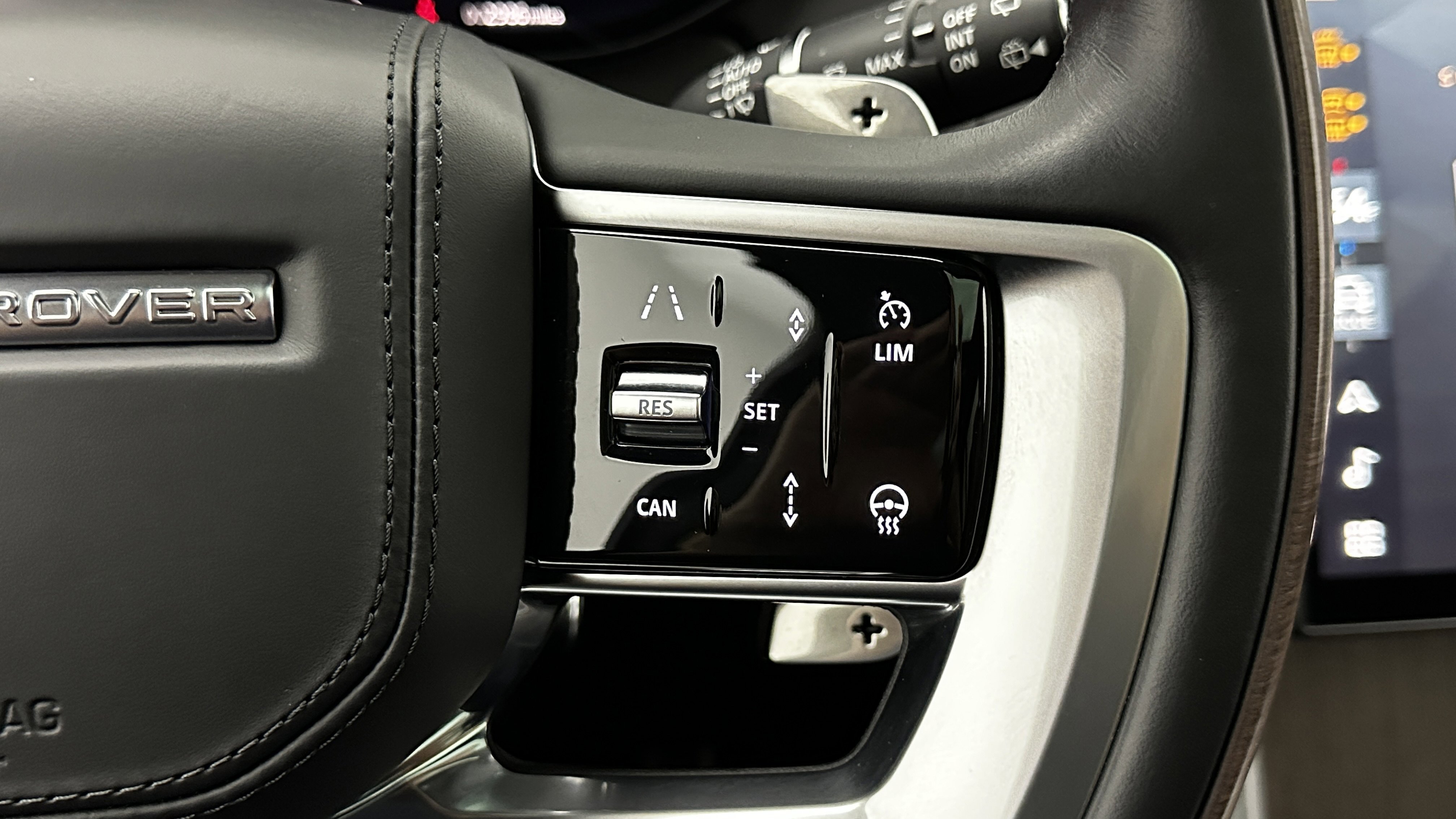 Used 2025 Land Rover Range Rover Long Wheelbase SE image 28