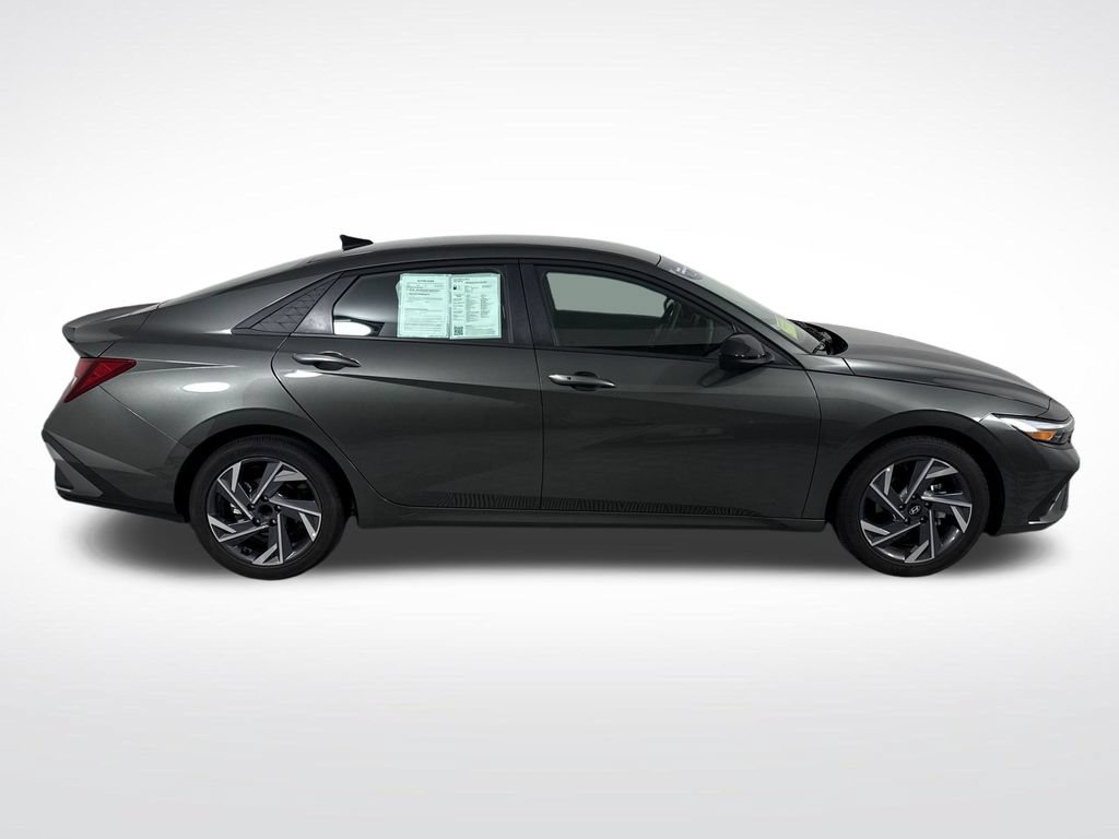 Certified 2025 Hyundai Elantra Sport FWD image 2