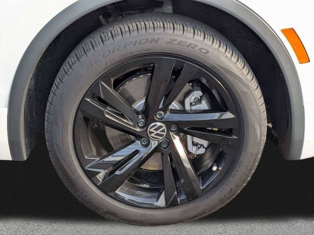 Certified 2024 Volkswagen Tiguan SE R-Line FWD image 11