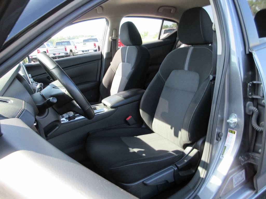 Used 2023 Nissan Sentra SV w/ All-Weather Package FWD image 17