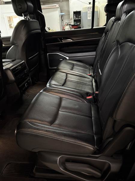 Used 2024 Jeep Wagoneer Series II w/ Flexible Seating Group AWD/4WD image 13