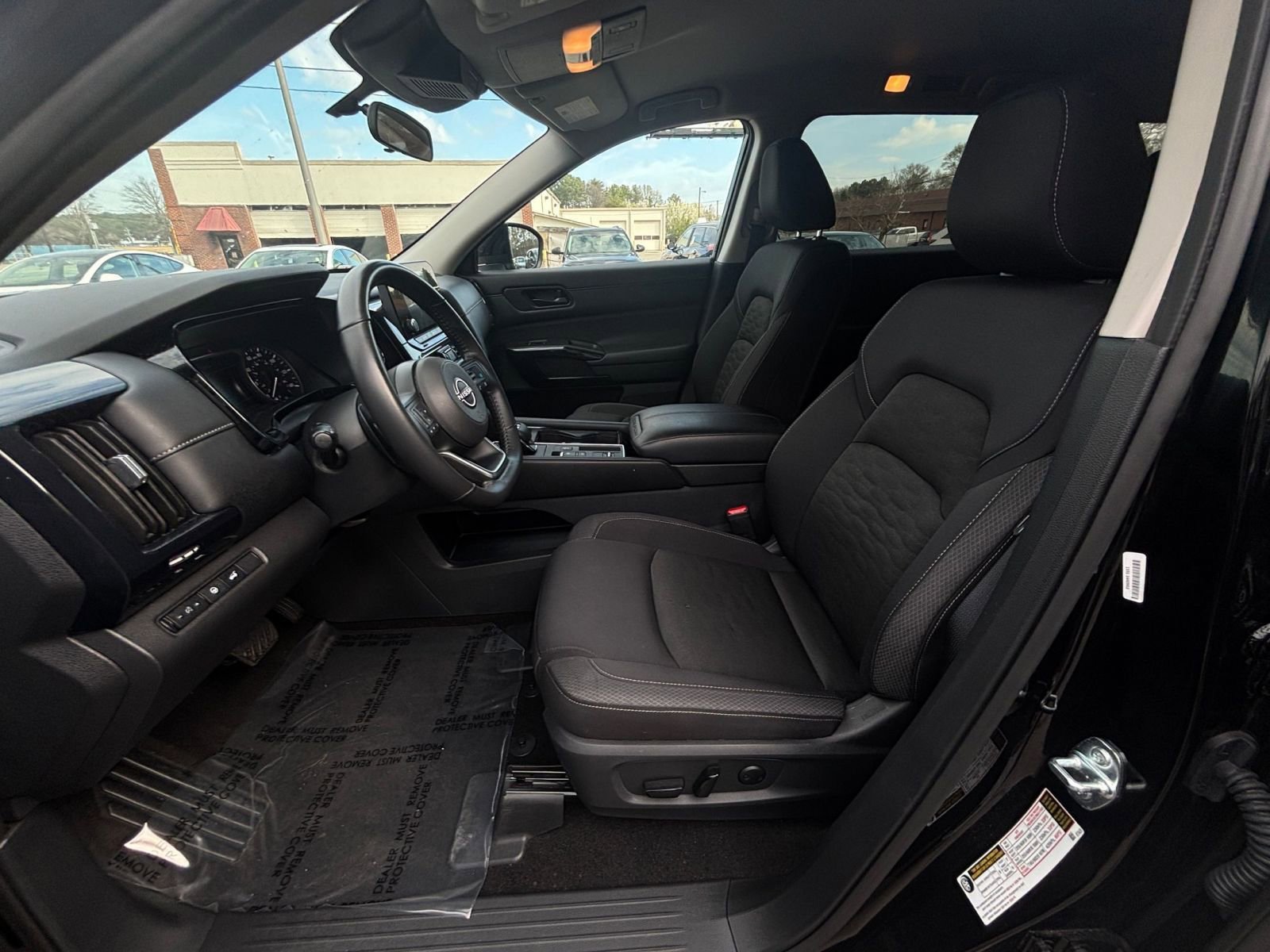 Used 2025 Nissan Pathfinder SV image 34