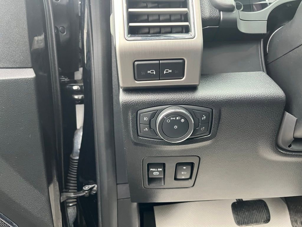 Used 2018 Ford F150 Platinum w/ Equipment Group 701A Luxury image 13