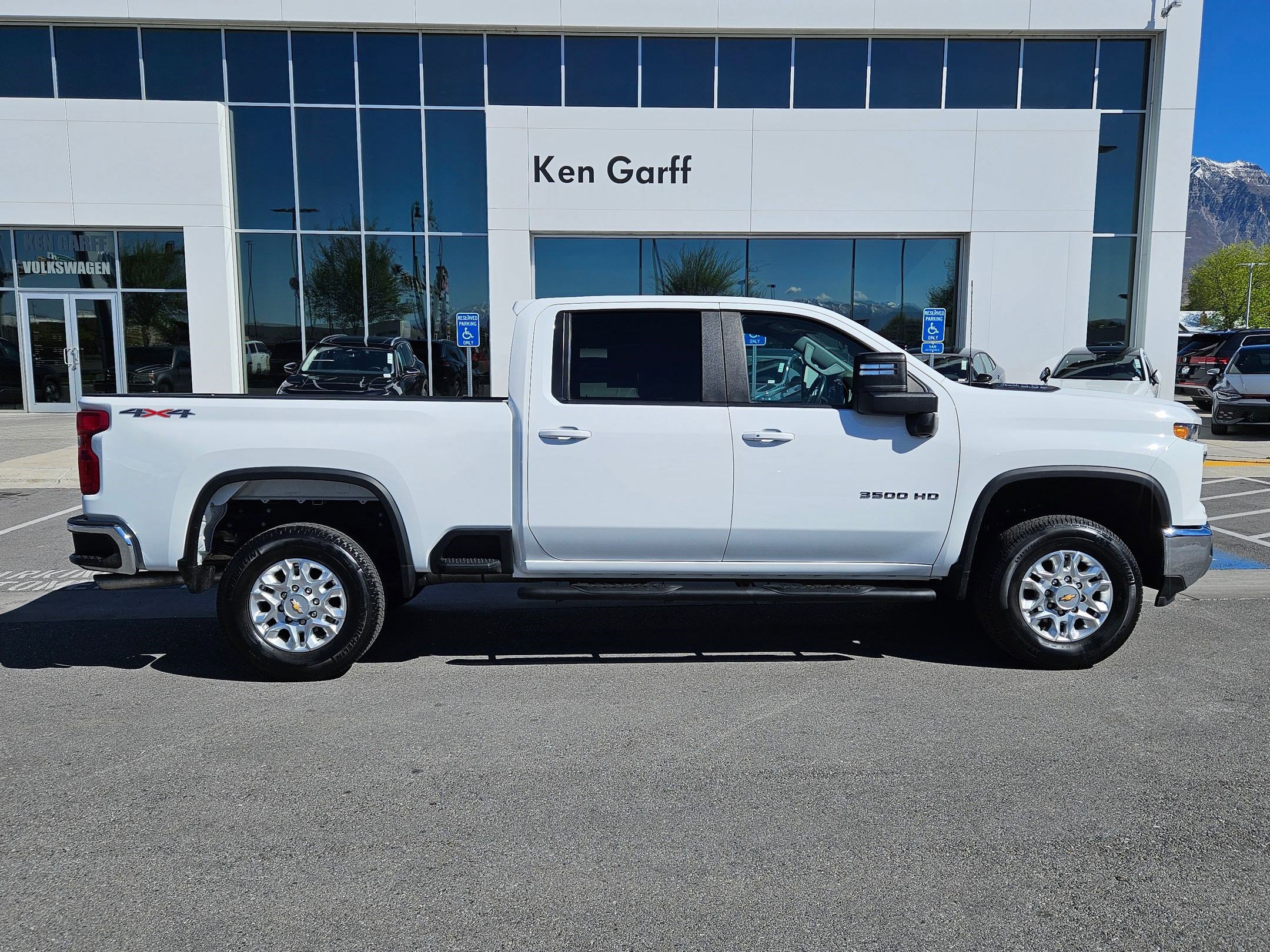 Used 2024 Chevrolet Silverado 3500 LT w/ Convenience Package image 2