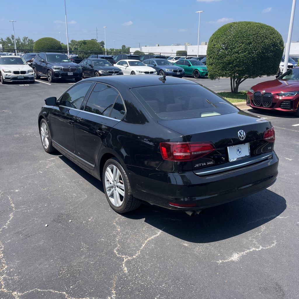 Used 2017 Volkswagen Jetta SEL FWD image 3