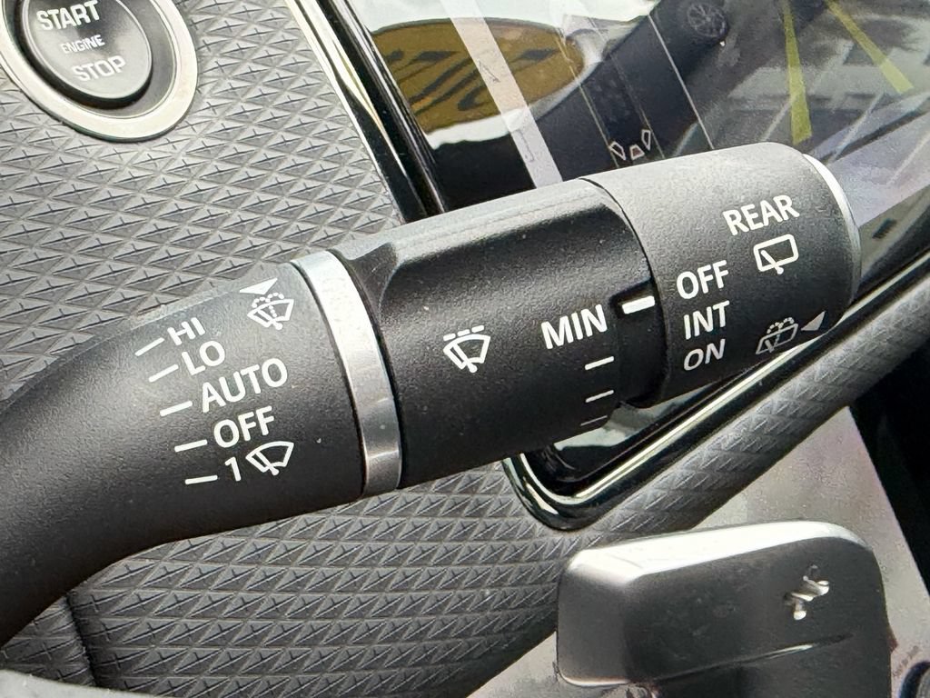 Used 2023 Land Rover Range Rover Evoque R-Dynamic S AWD/4WD image 33