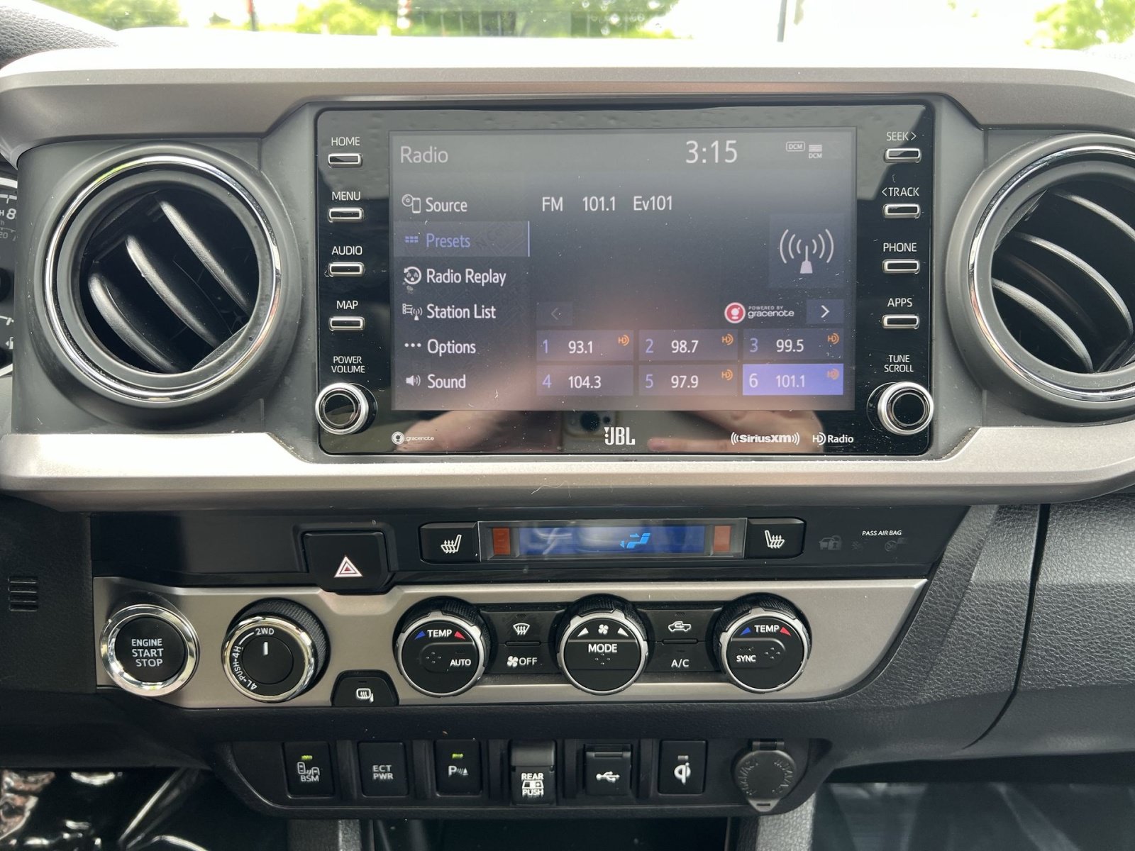 Used 2022 Toyota Tacoma Limited w/ Nightshade Package AWD/4WD image 18