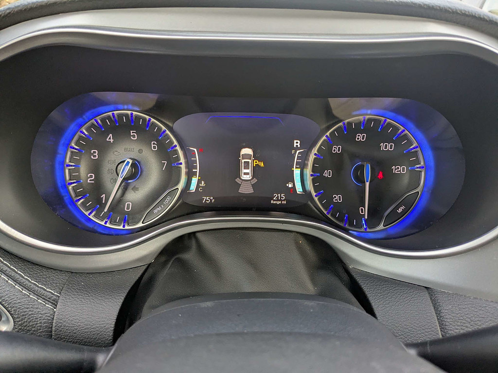 Used 2025 Chrysler Pacifica Limited FWD image 30