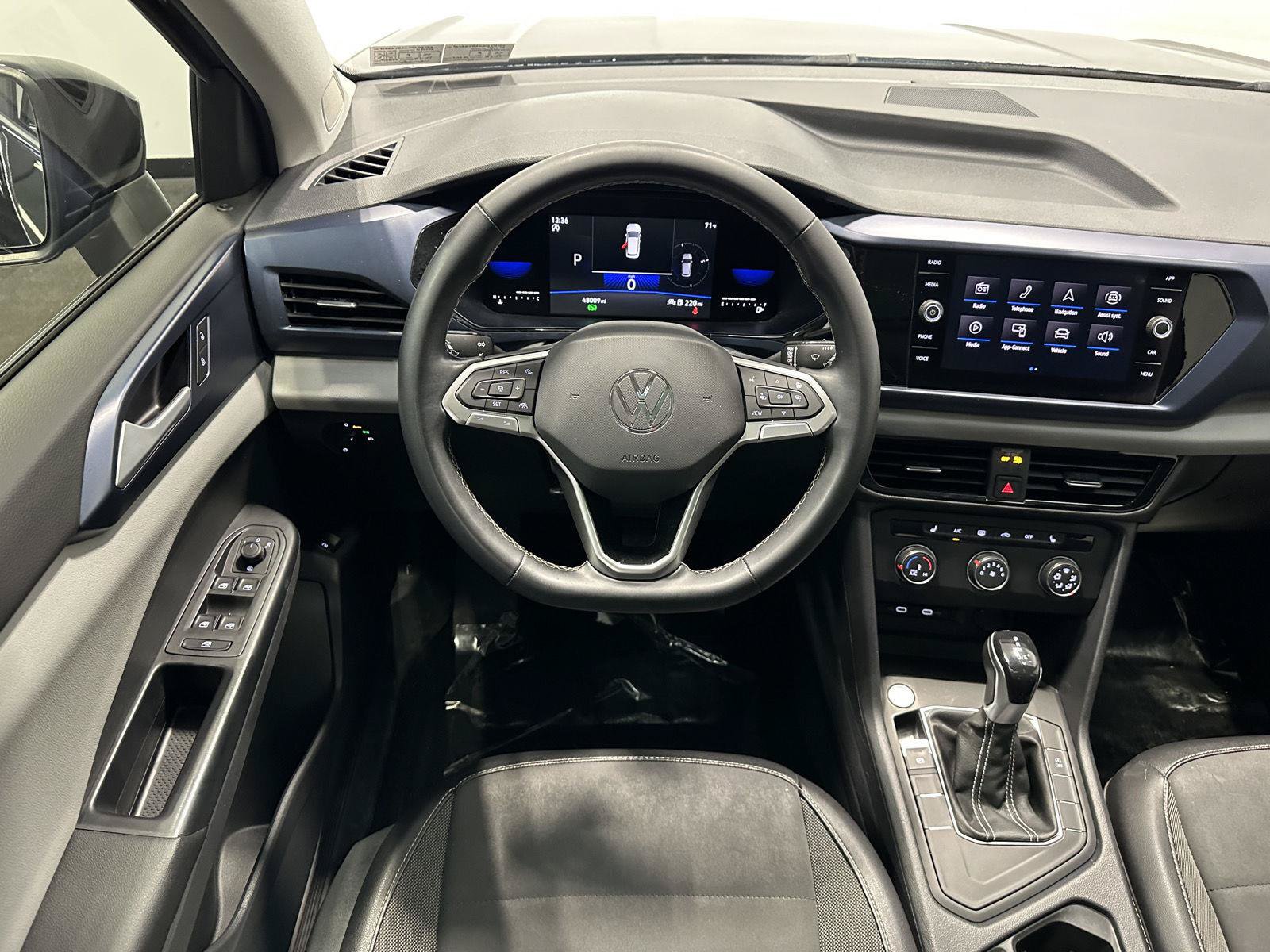 Used 2022 Volkswagen Taos SE w/ Panoramic Sunroof Package FWD image 22