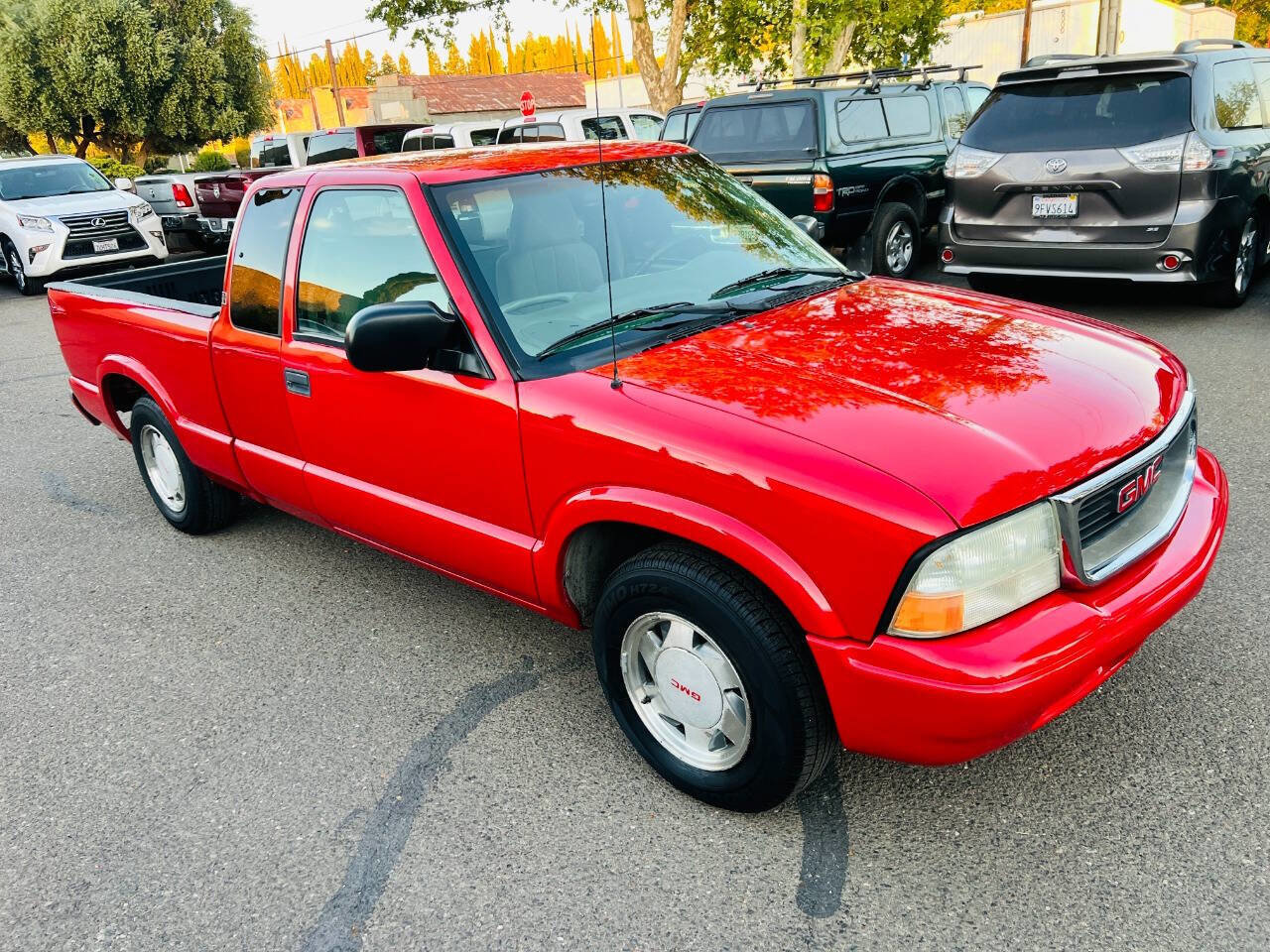 Used 2003 GMC Sonoma SLS w/ Convenience Package image 2