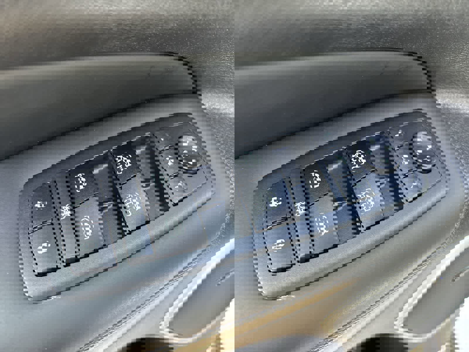 Used 2018 Jeep Grand Cherokee Summit image 9