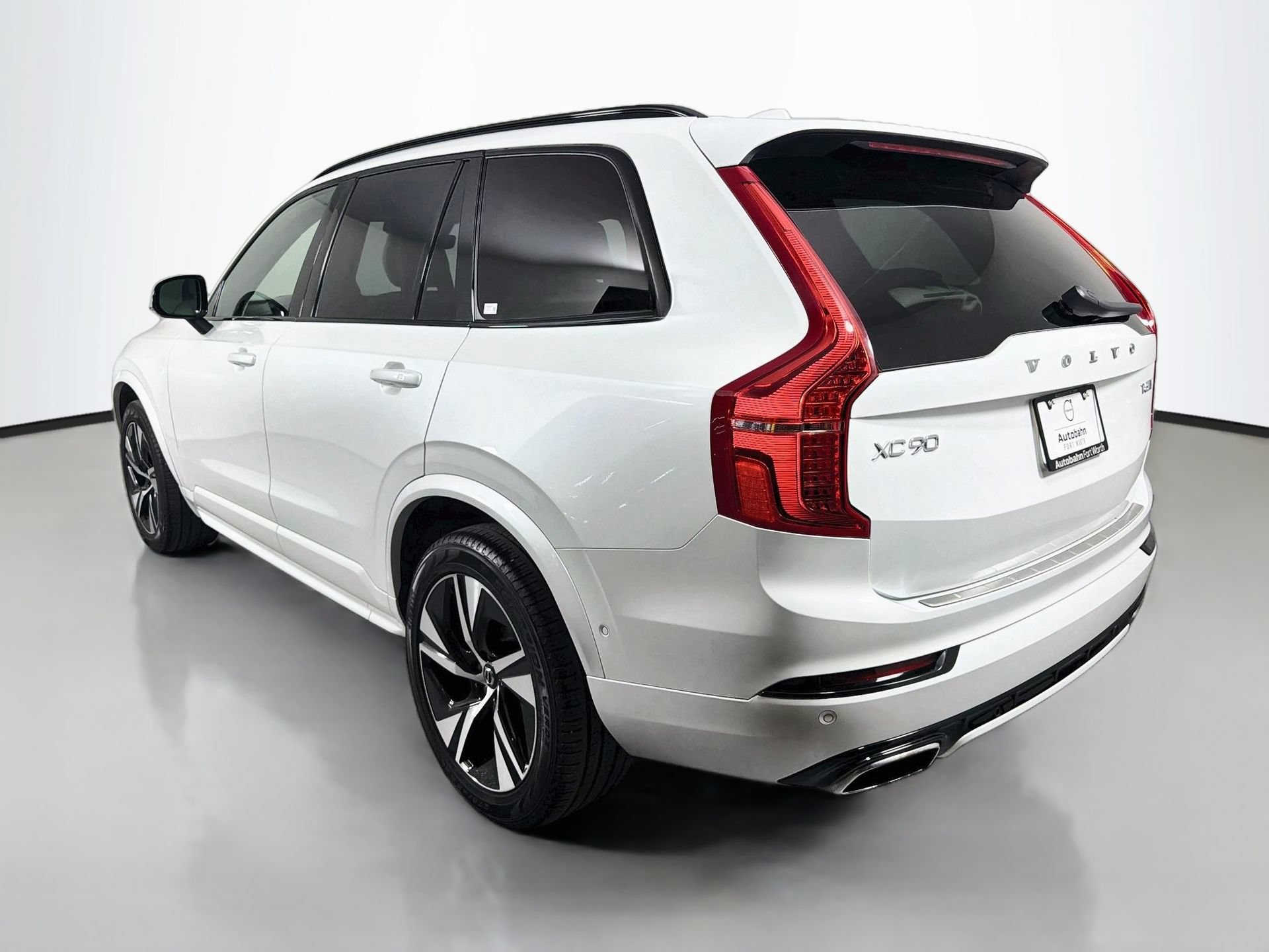 Used 2020 Volvo XC90 T5 R-Design w/ Protection Package Premier AWD/4WD image 8