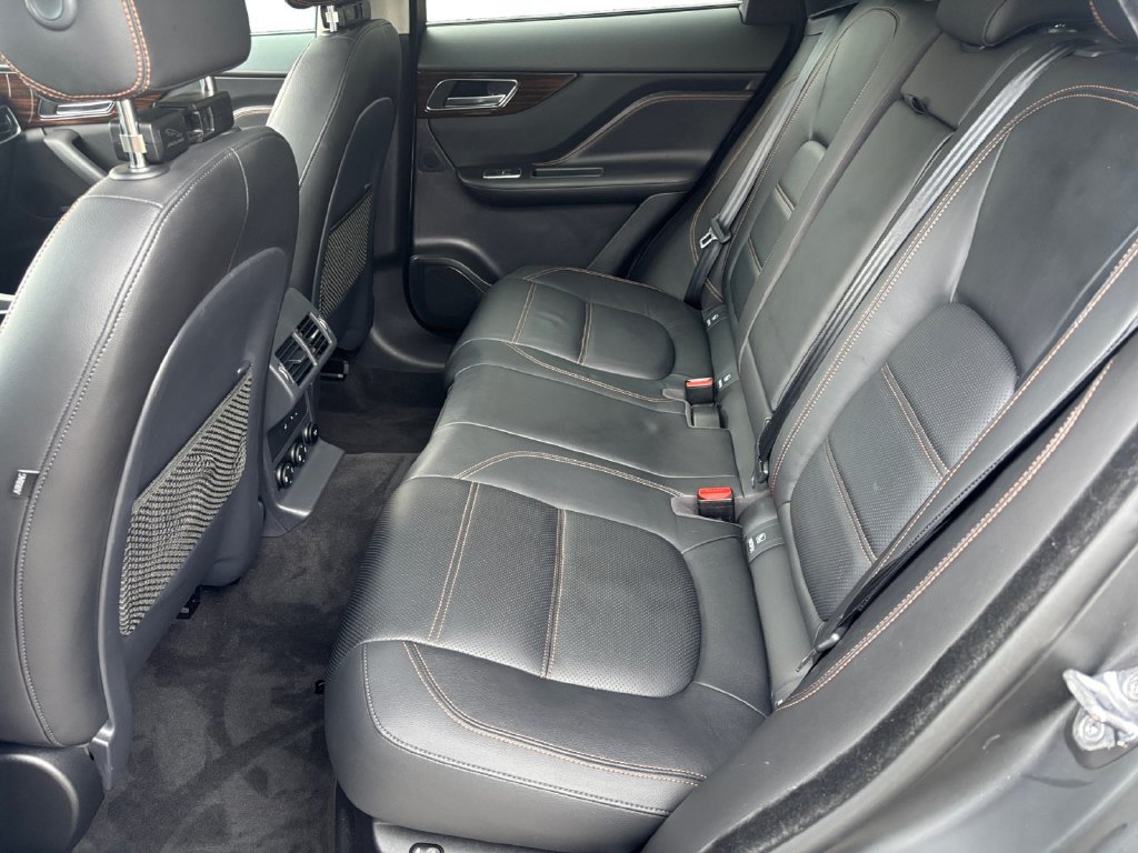 Used 2020 Jaguar F-PACE Prestige AWD/4WD image 13