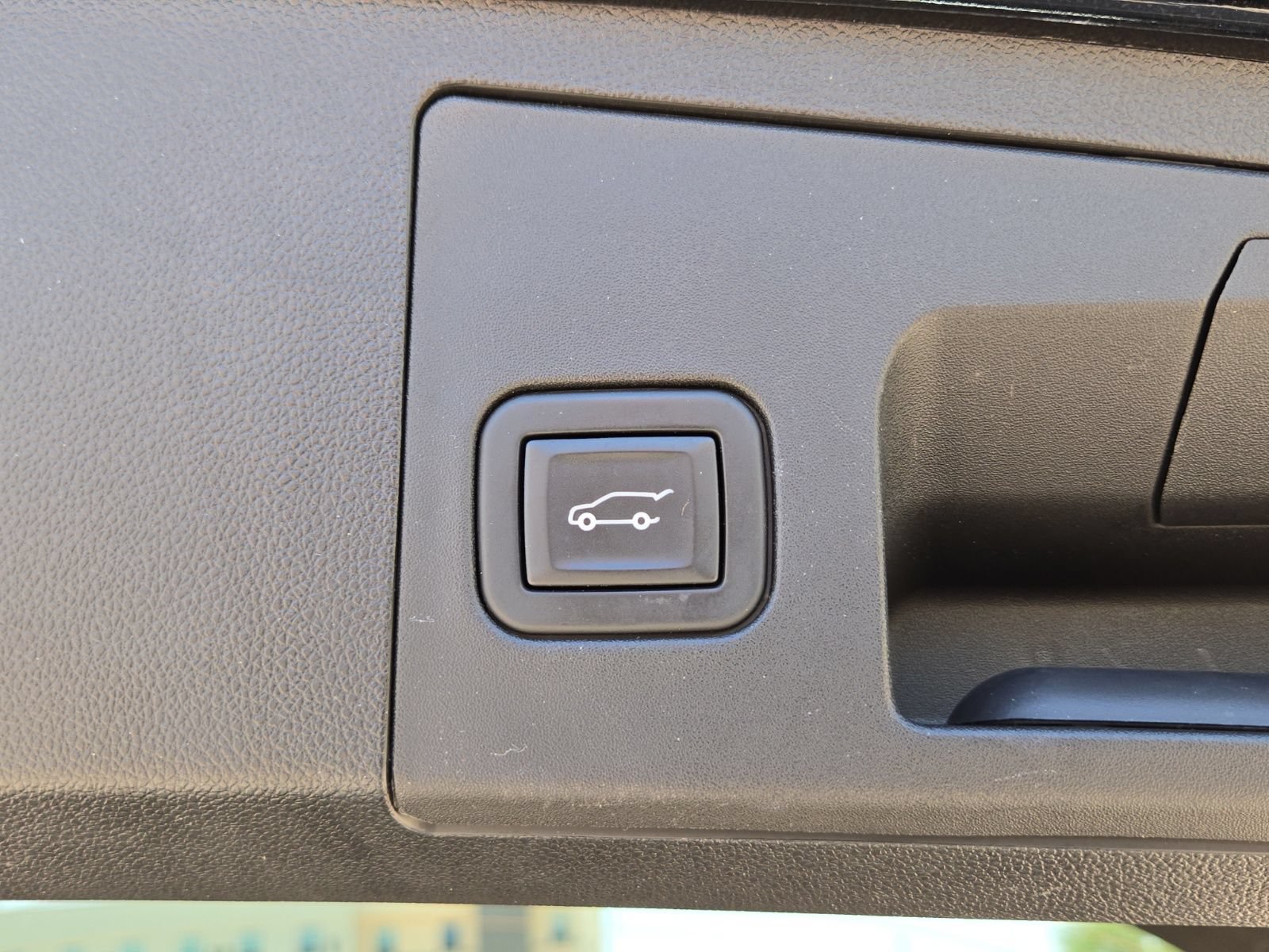 Used 2023 Cadillac XT4 Premium Luxury FWD image 15