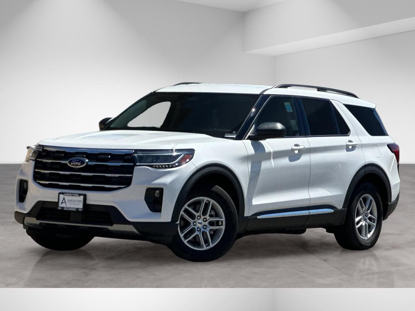 Used 2025 Ford Explorer Active w/ Active Comfort Package RWD image 2