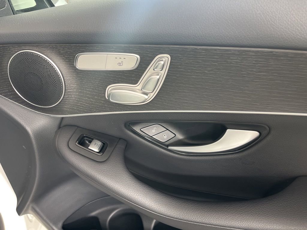 Used 2022 Mercedes-Benz GLC 300 4MATIC w/ Multimedia Package Lite image 9