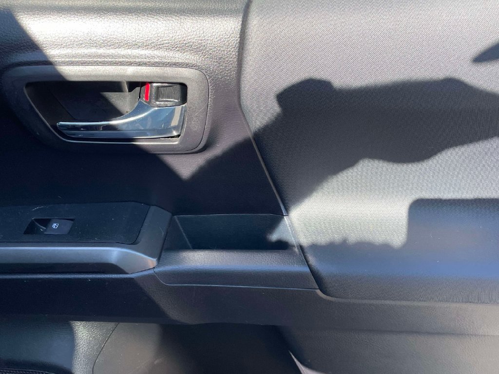 Used 2020 Toyota Tacoma TRD Sport AWD/4WD image 11