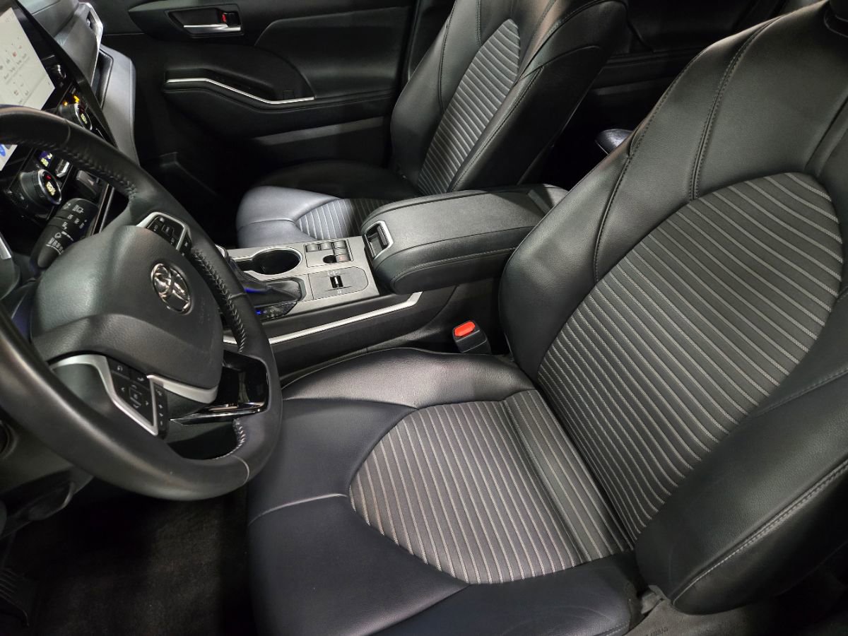 Used 2023 Toyota Highlander XSE image 23
