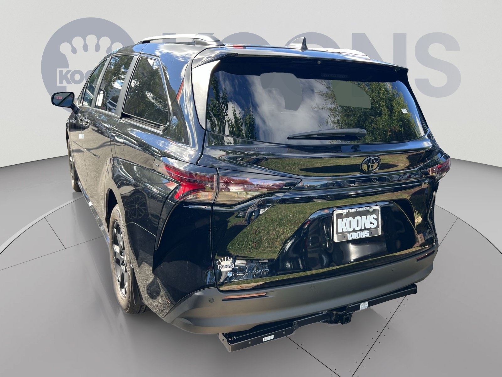 New 2026 Toyota Sienna XLE Woodland Edition AWD/4WD image 2