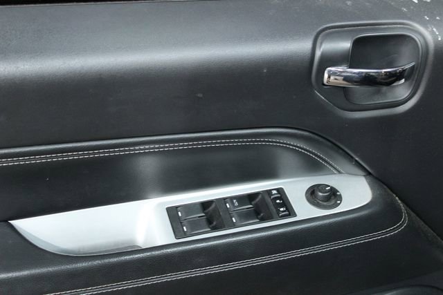 Used 2016 Jeep Compass High Altitude image 12