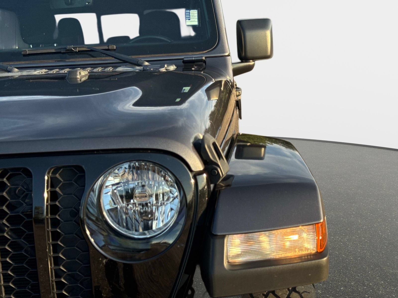 Used 2022 Jeep Gladiator Sport AWD/4WD image 9