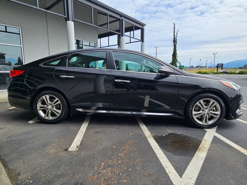 Used 2017 Hyundai Sonata Limited w/ Ultimate Package 04 FWD image 6