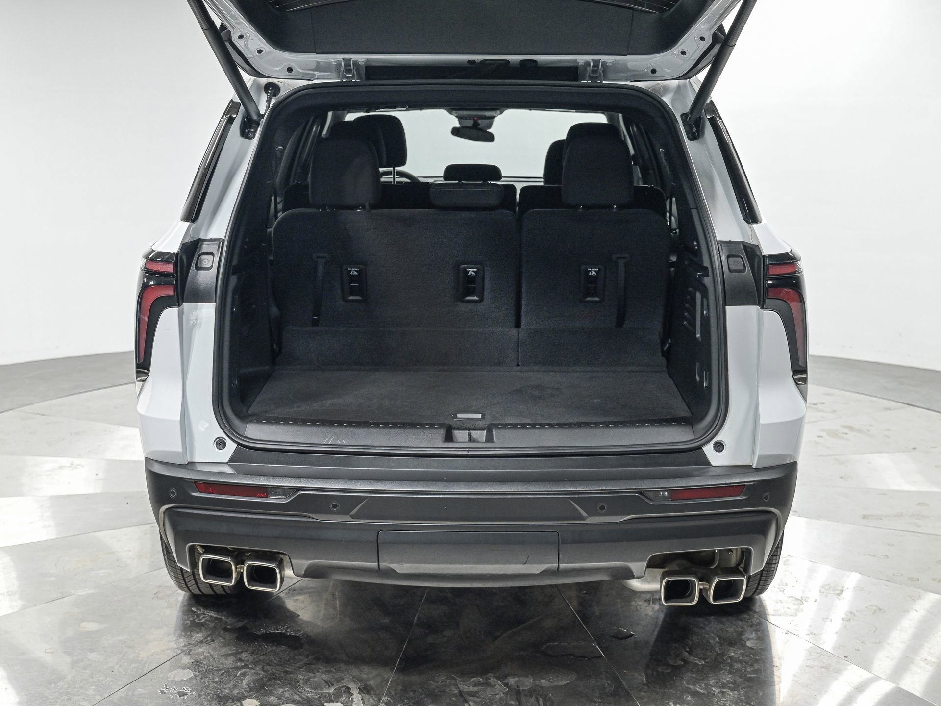 Used 2024 Chevrolet Traverse LS image 6