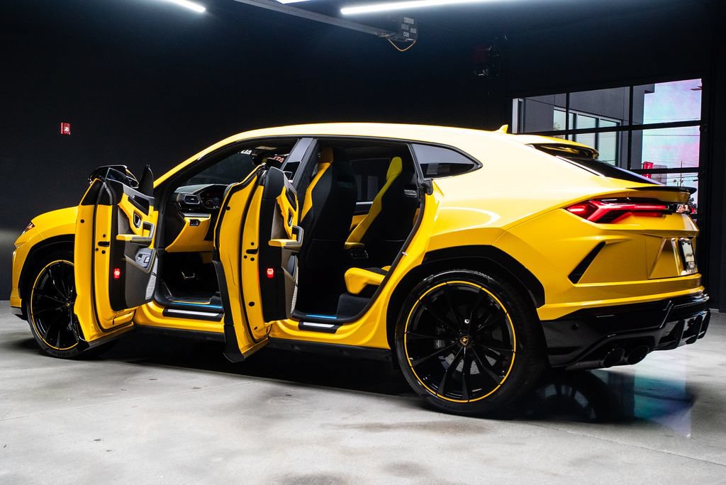 Used 2022 Lamborghini Urus AWD/4WD image 31