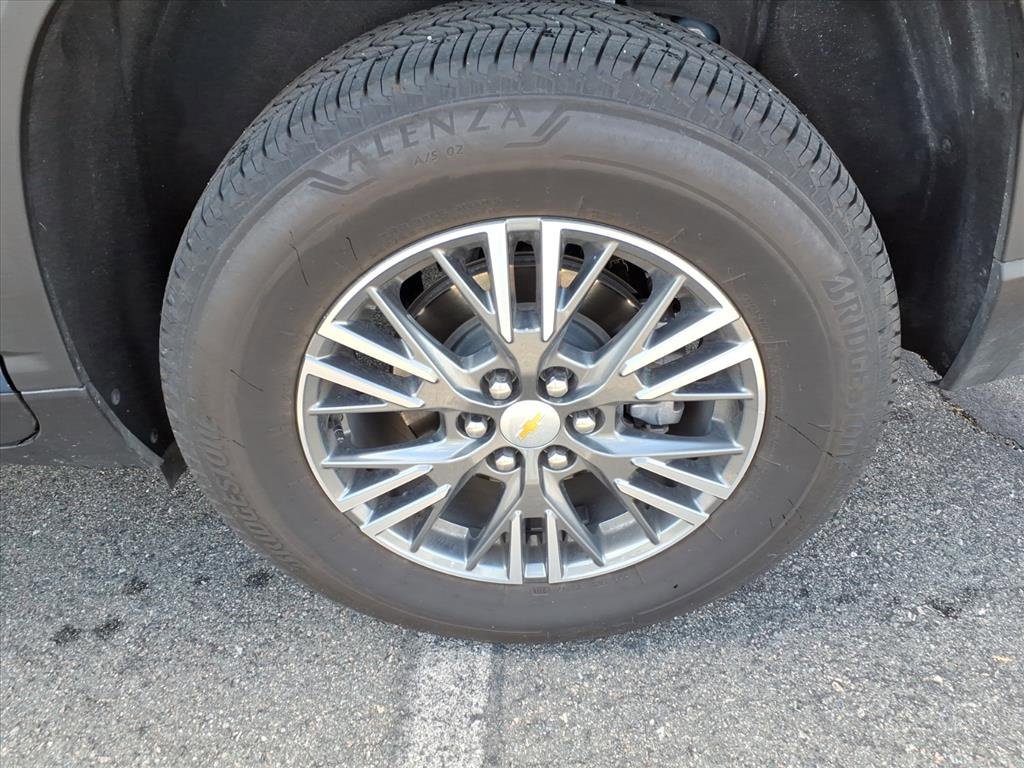 Used 2025 Chevrolet Traverse LT image 6