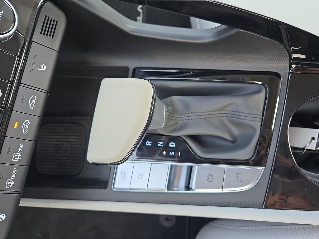 Certified 2025 Hyundai Elantra Limited FWD image 27