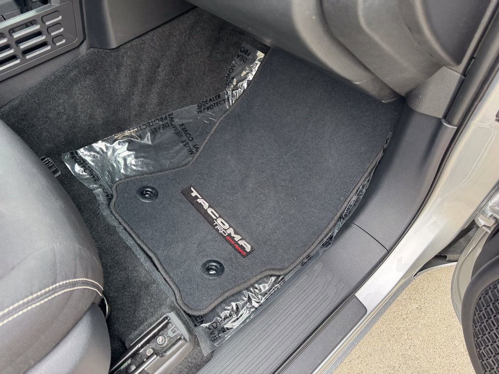 Used 2024 Toyota Tacoma TRD Off-Road image 19