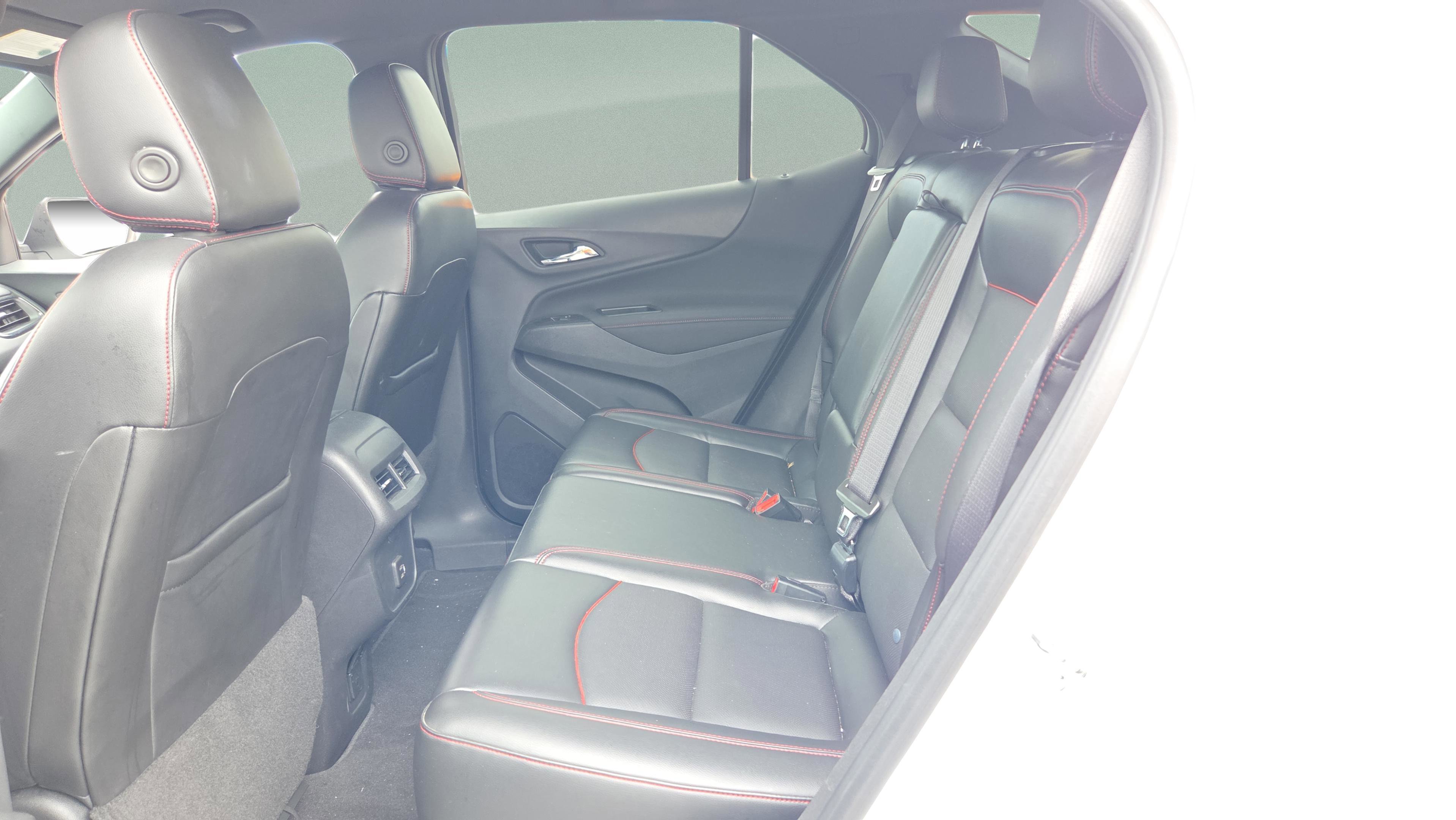 Used 2022 Chevrolet Equinox RS w/ RS Leather Package image 11