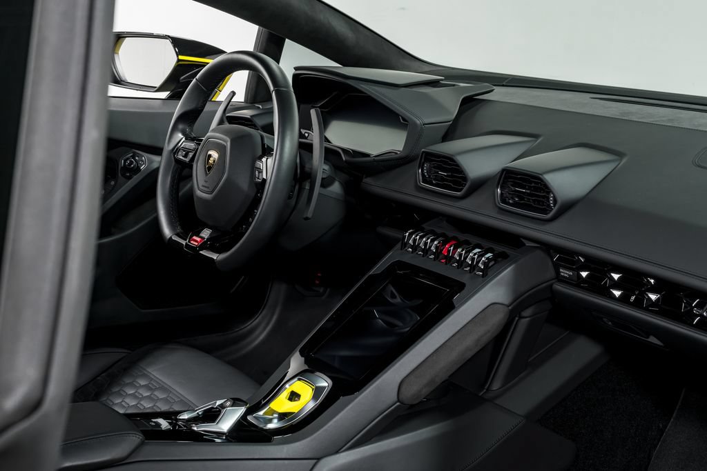 Used 2022 Lamborghini Huracan EVO AWD/4WD image 32
