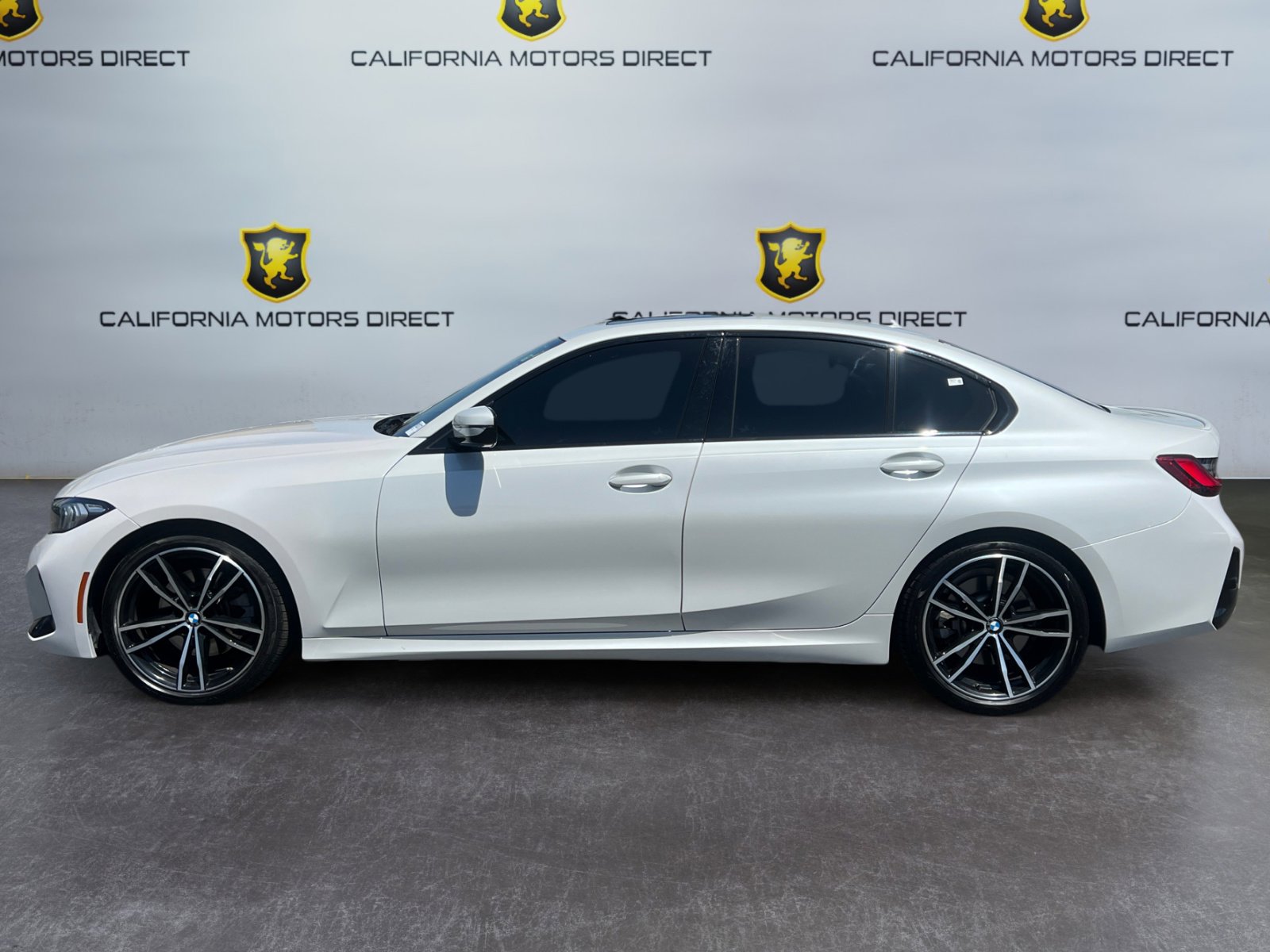 Used 2023 BMW 330i Sedan w/ M Sport Package RWD image 2