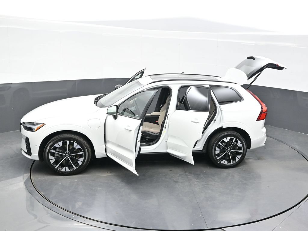 New 2026 Volvo XC60 T8 Plus w/ Climate Package PRO AWD/4WD image 41