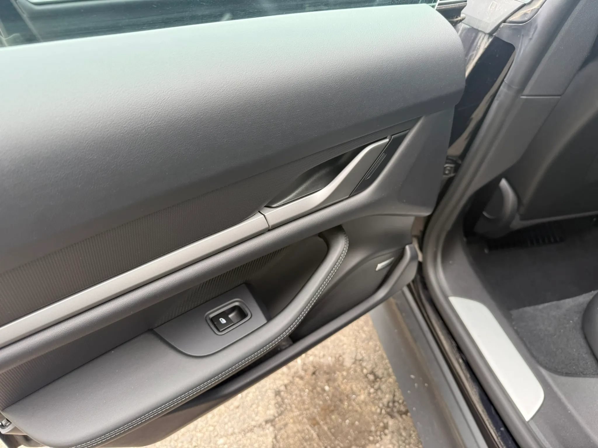 Used 2025 Porsche Taycan RWD image 32