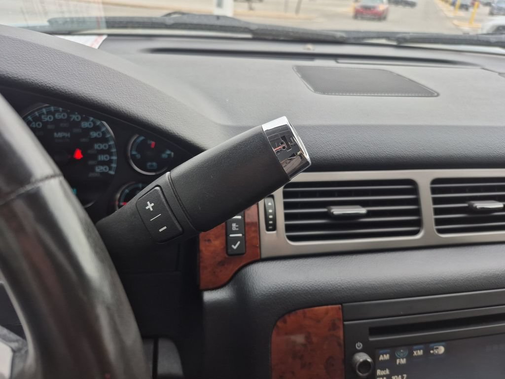 Used 2012 Chevrolet Avalanche LTZ AWD/4WD image 19