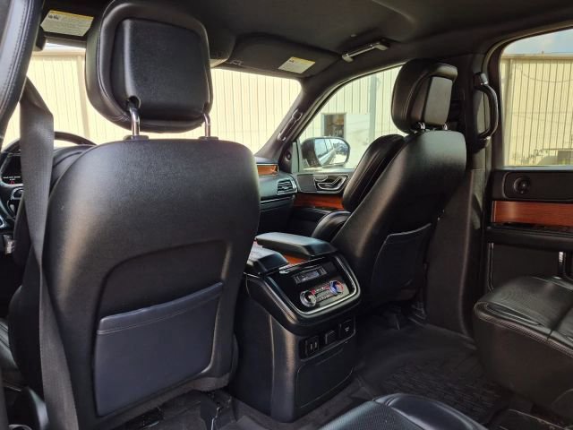 Used 2018 Lincoln Navigator Select w/ Technology Package image 19