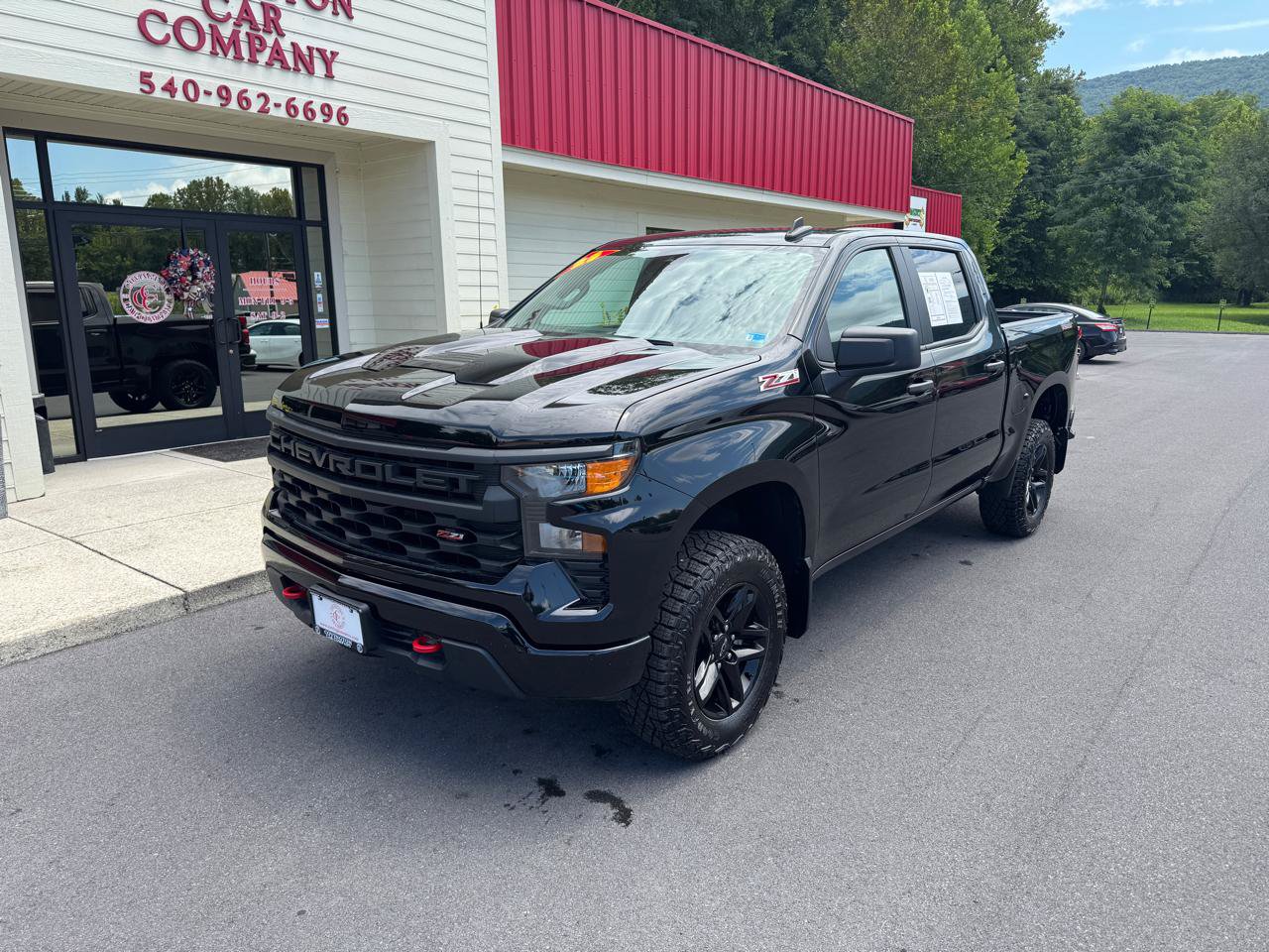 Used 2023 Chevrolet Silverado 1500 Custom Trail Boss AWD/4WD image 3